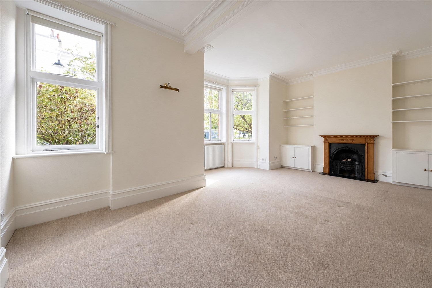 Flat Elgin Crescent in Greater London
