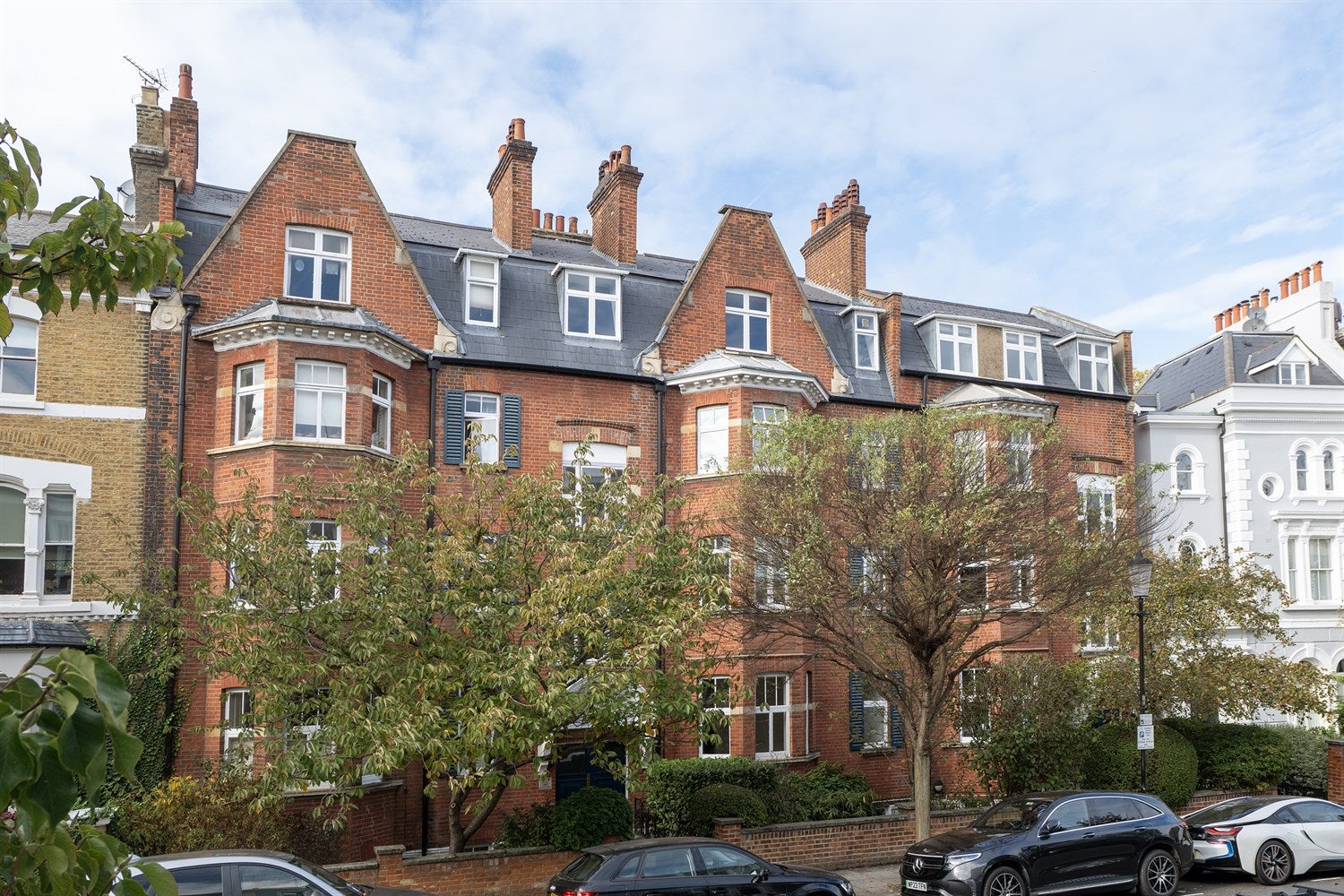 Flat Elgin Crescent in Greater London