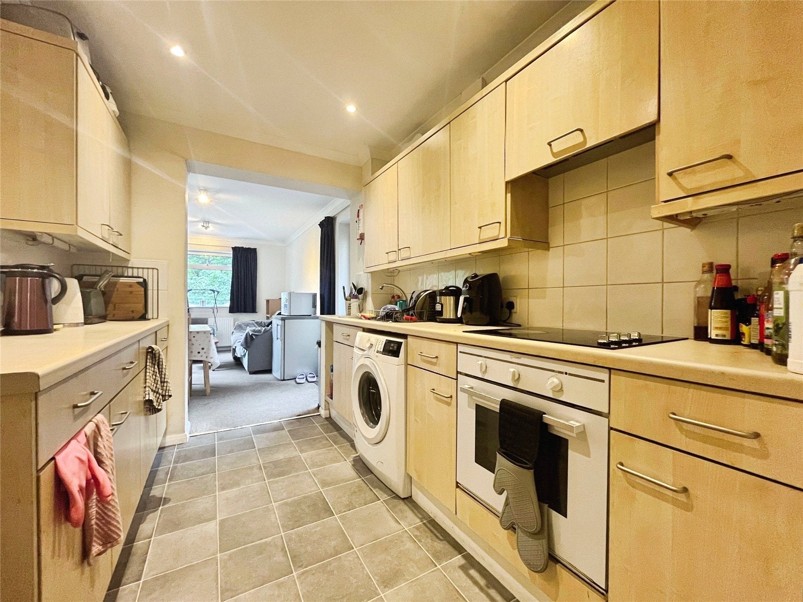 Room Cherrywood Avenue in Borough of Runnymede