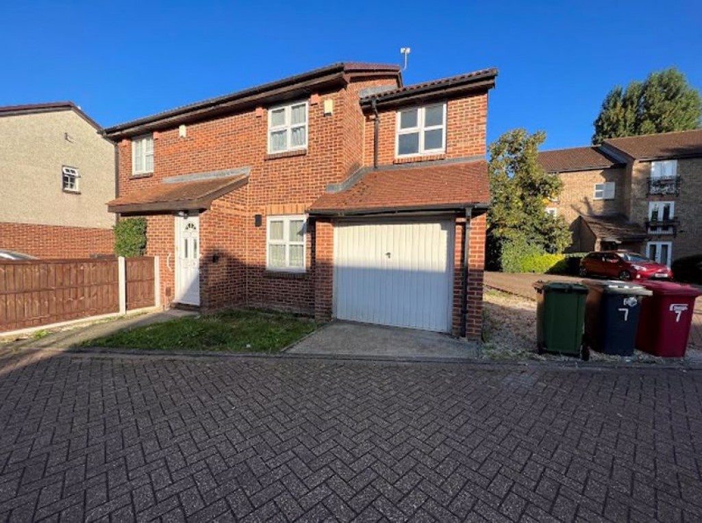 House Adelaide Close in Slough