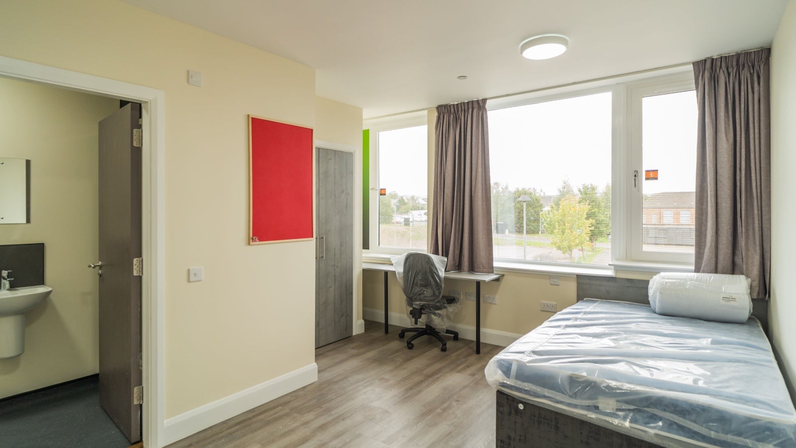 Room Caird Park in Hamilton