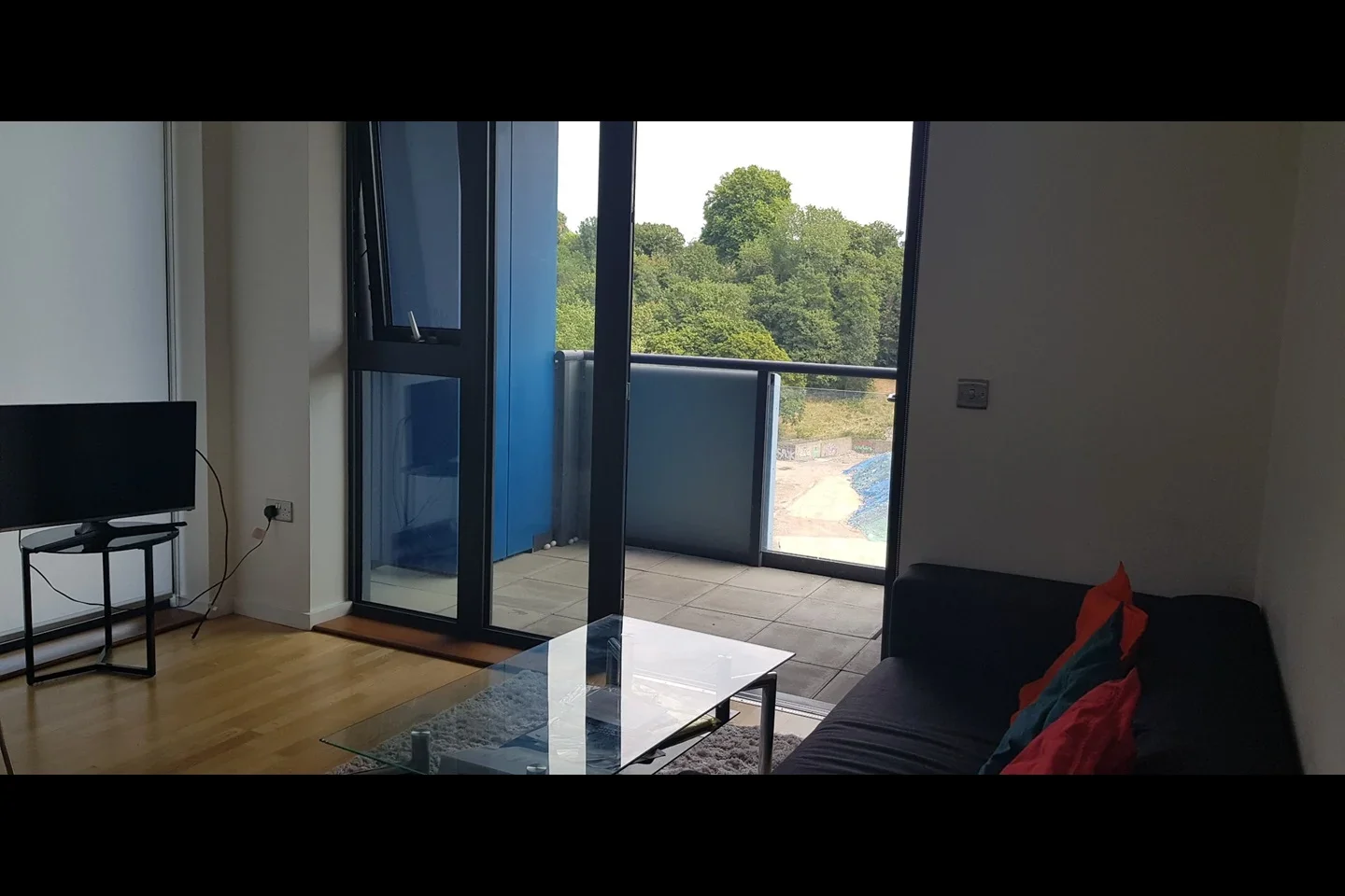 Flat Parkside Avenue in Greater London