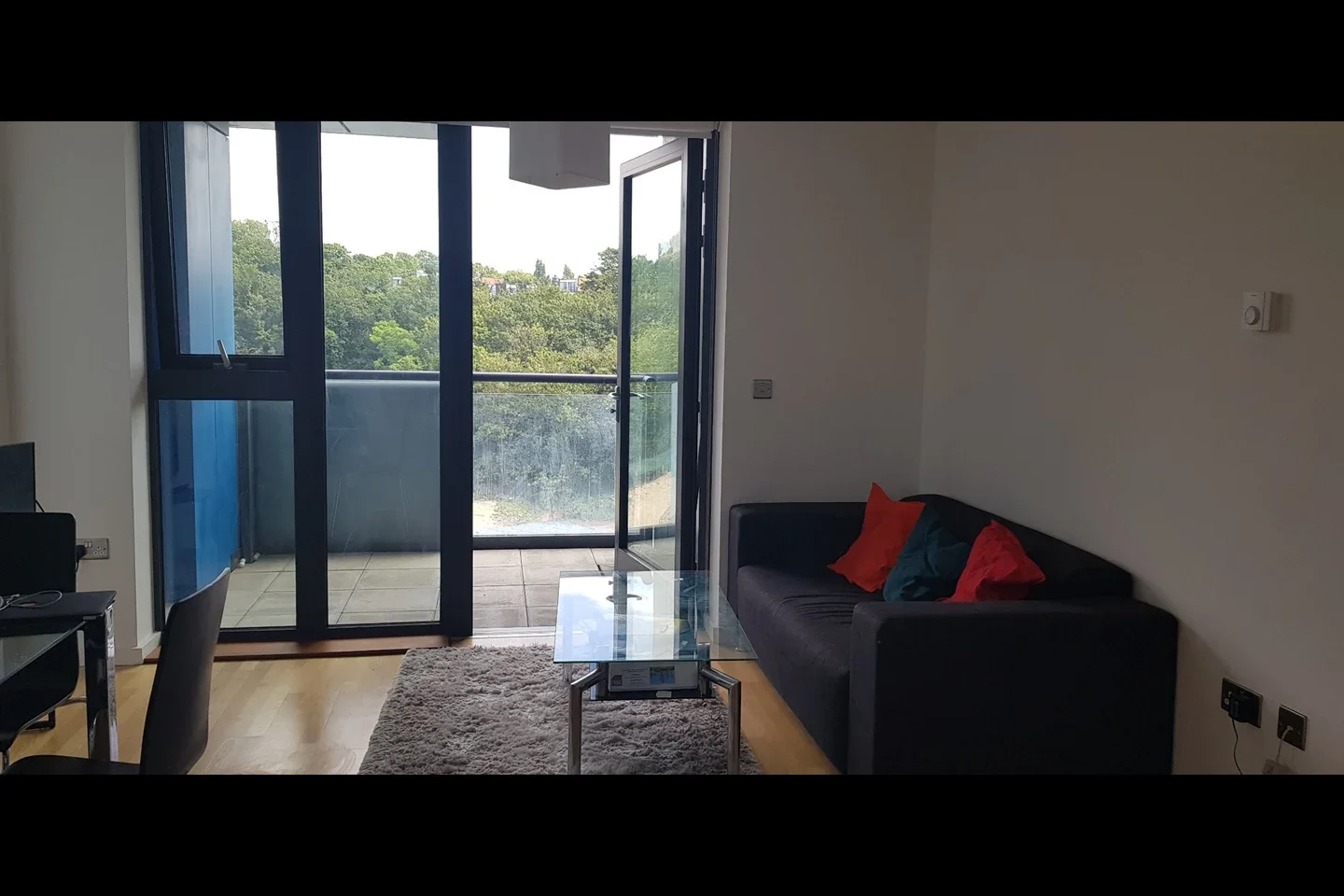 Flat Parkside Avenue in Greater London