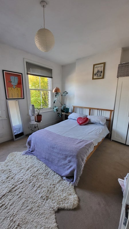Room Kirkwood Road in Greater London