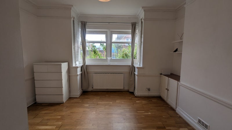 Room Blegborough Road in Greater London