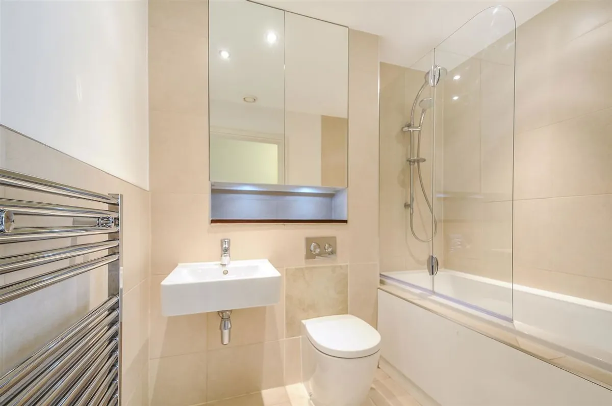 Flat Eltringham Street in Greater London