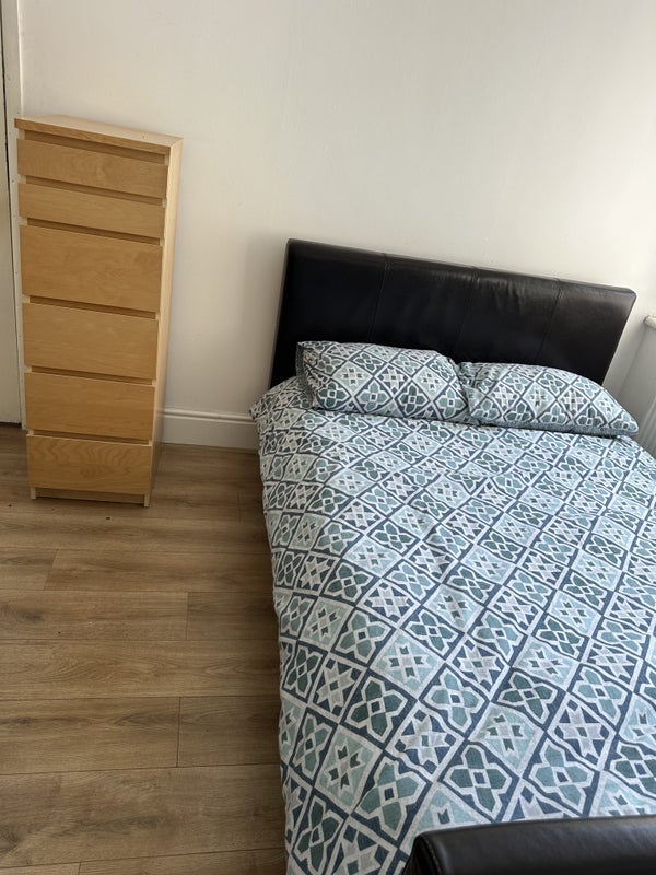 Room Littleworth Avenue in Coseley