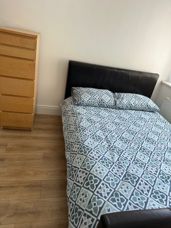 Room Littleworth Avenue in Coseley
