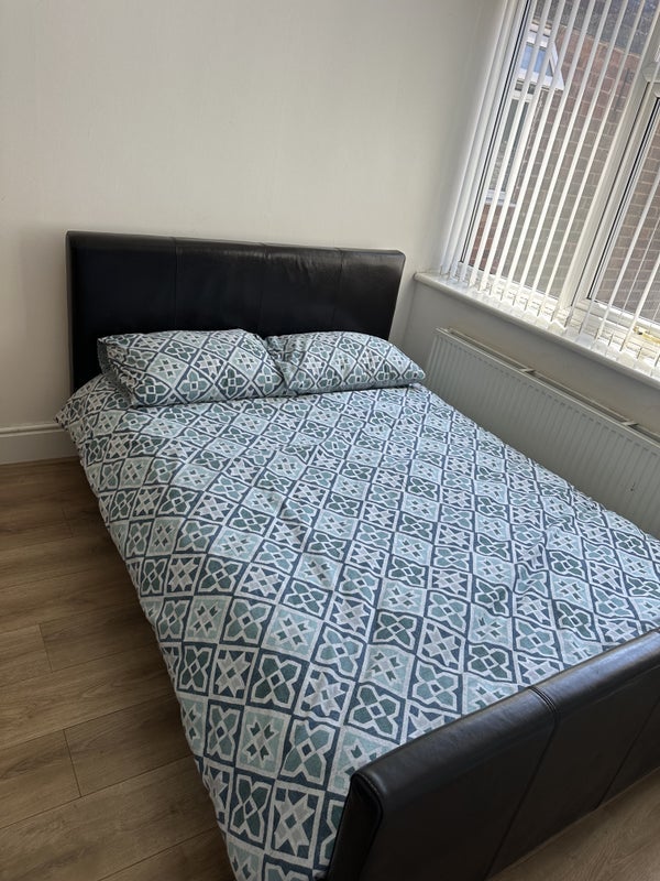 Room Littleworth Avenue in Coseley