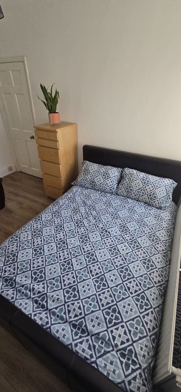 Room Littleworth Avenue in Coseley