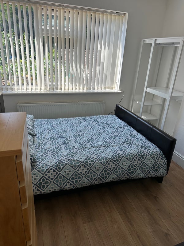Room Littleworth Avenue in Coseley