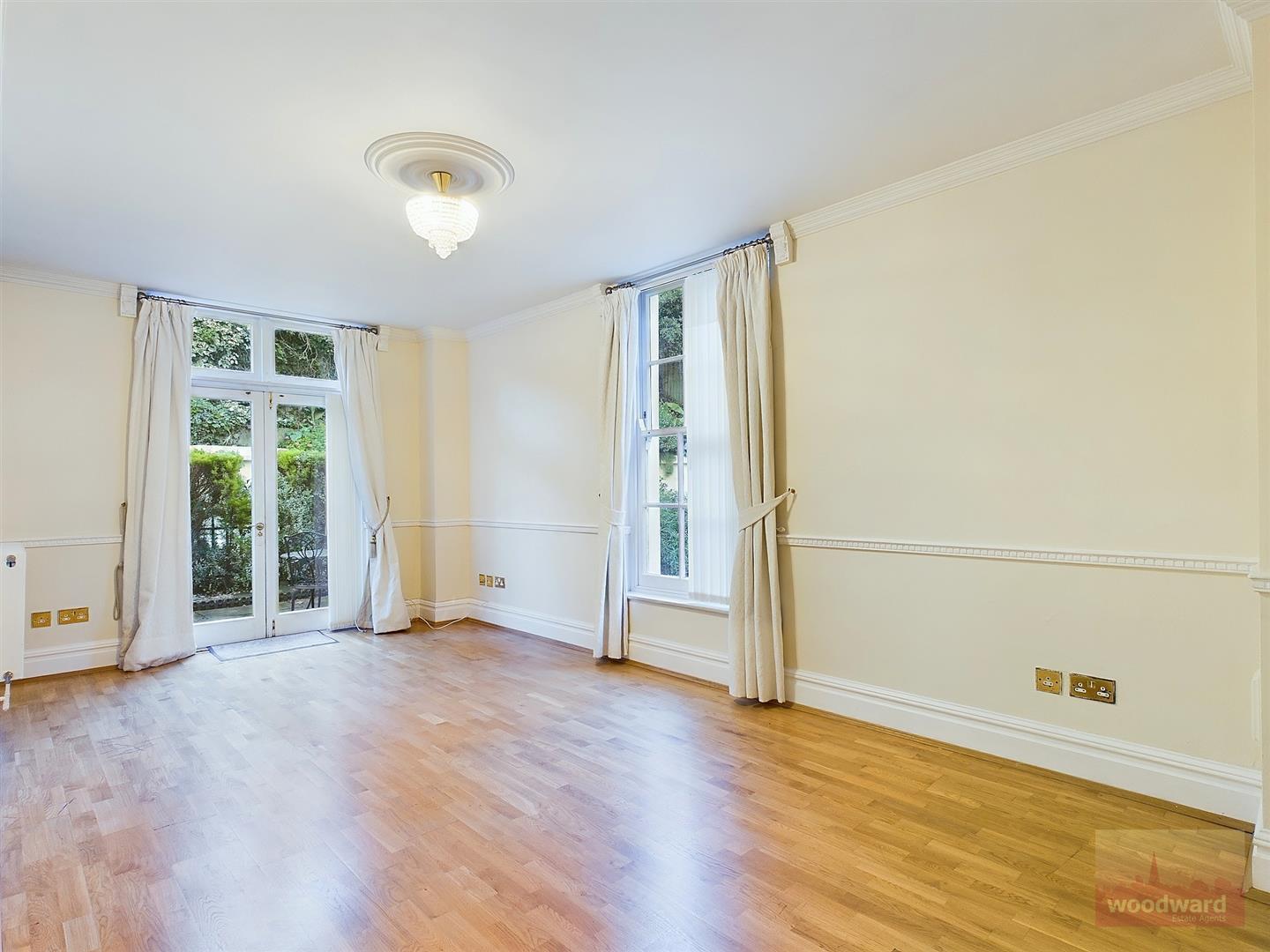 Flat London Road in Greater London