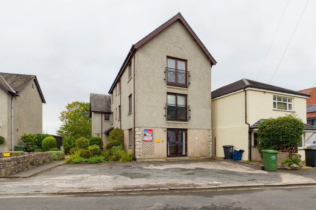 Flat Albert Road in Grange-Over-Sands