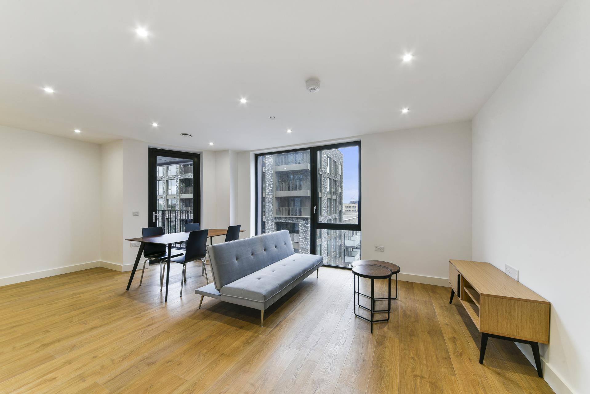 Flat Aberfeldy Square in Greater London