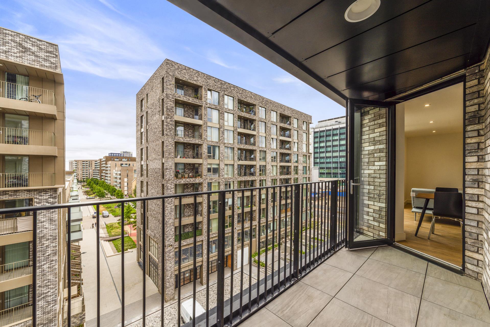 Flat Aberfeldy Square in Greater London