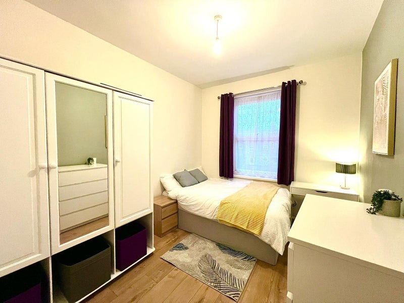 Room Bury Road in Greater London