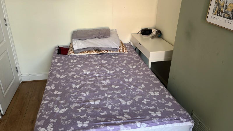 Room Bury Road in Greater London