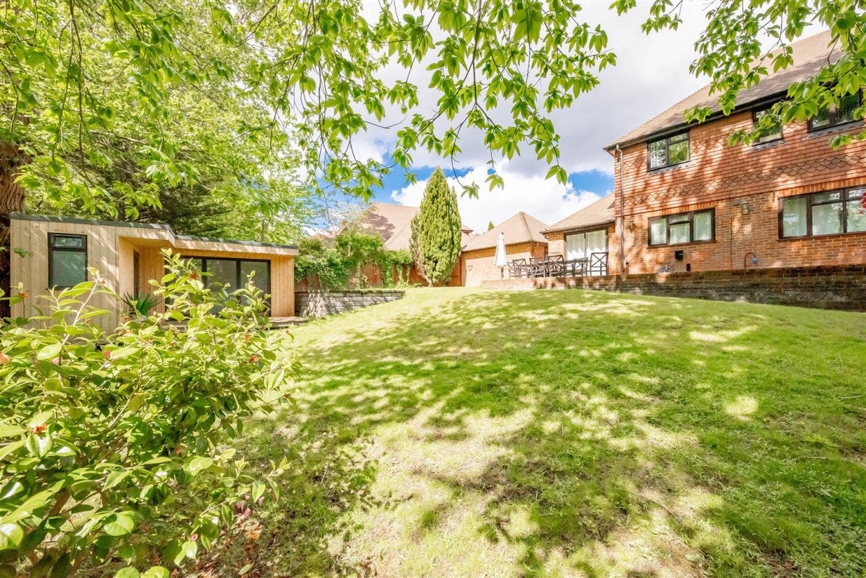 House Heywood Drive in Surrey Heath