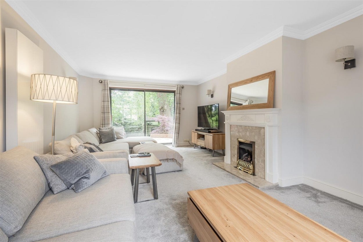 House Heywood Drive in Surrey Heath