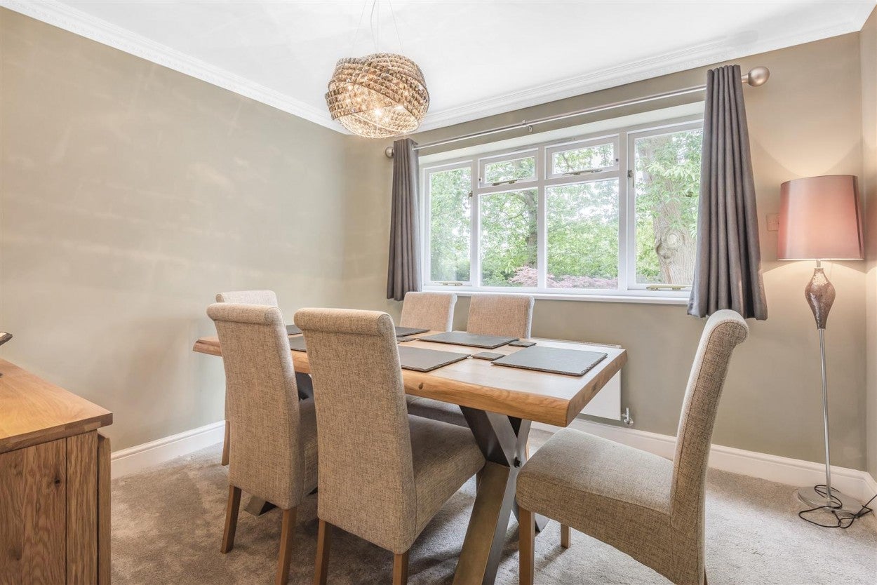 House Heywood Drive in Surrey Heath