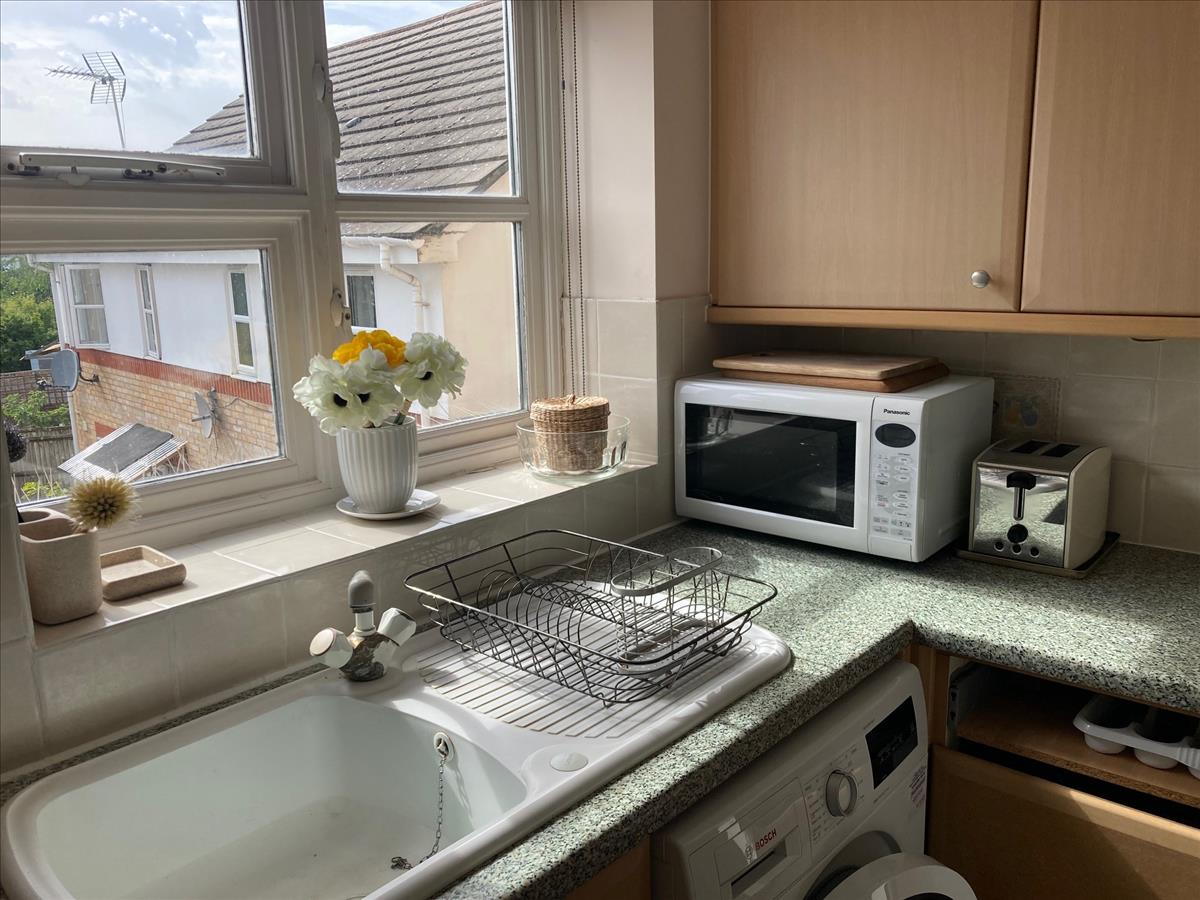 Flat Highfield Road in Greater London