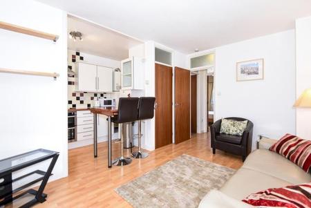 Flat Muirfield Close in Reading