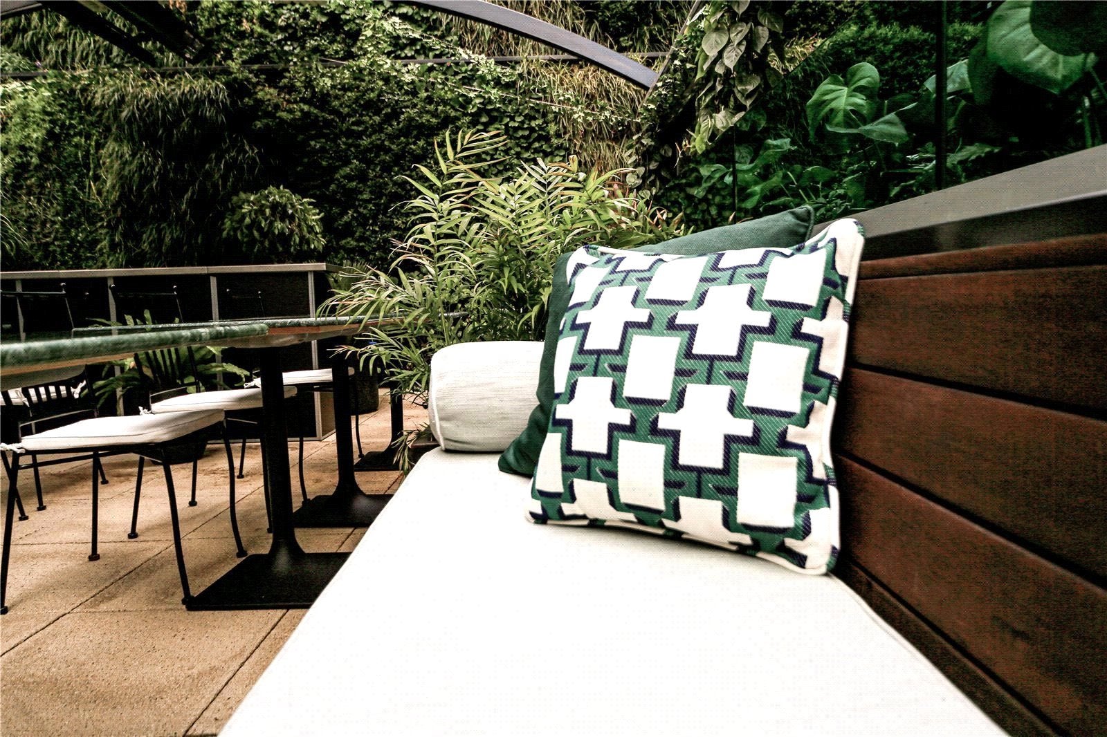 Flat Finchley Road in Greater London