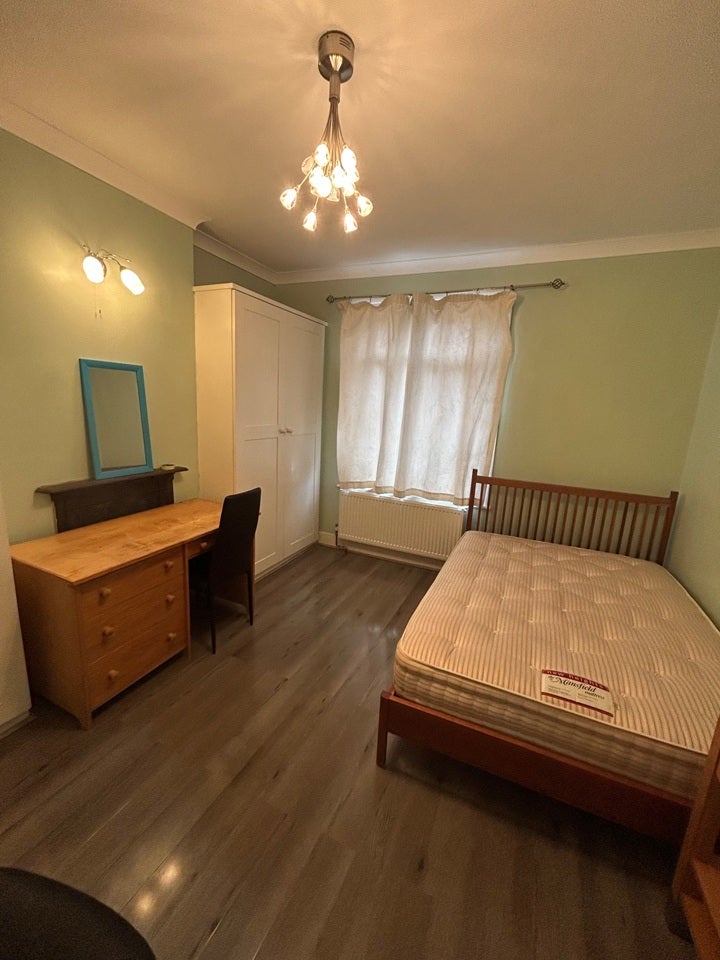 Room Seaforth Avenue in Greater London