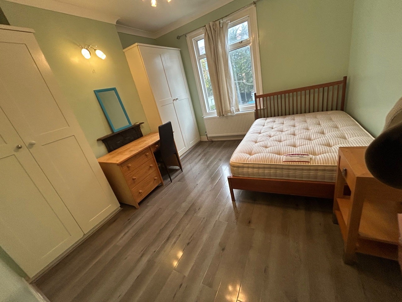 Room Seaforth Avenue in Greater London