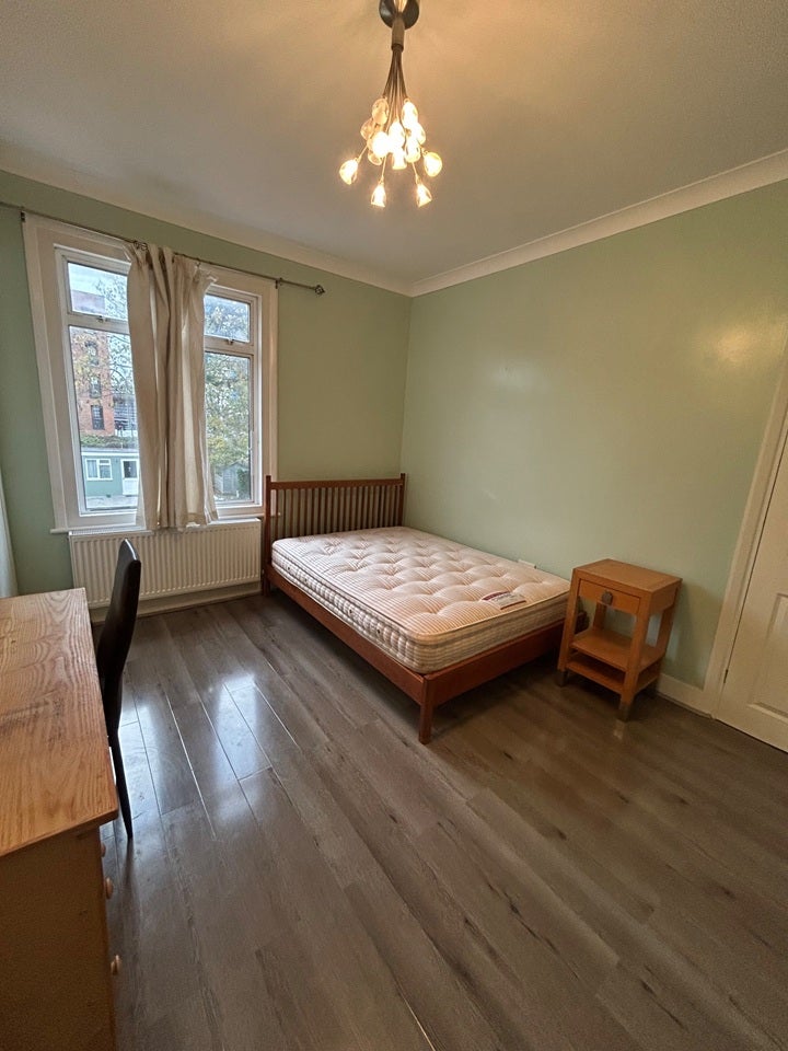 Room Seaforth Avenue in Greater London
