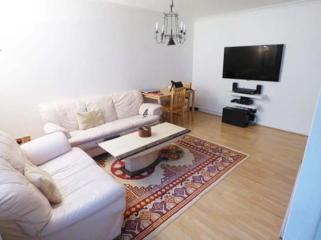 House Nicholls Avenue in Greater London