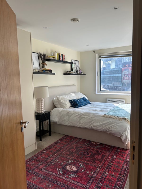 Flat Drayton Park in Greater London