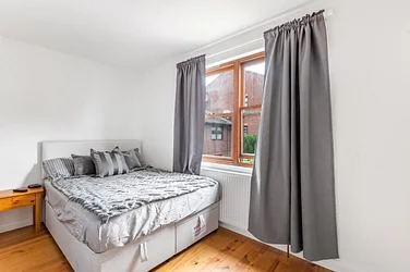 Flat Lefroy Road in Greater London