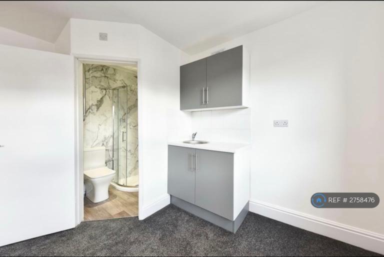 Room Stella Street in Mansfield