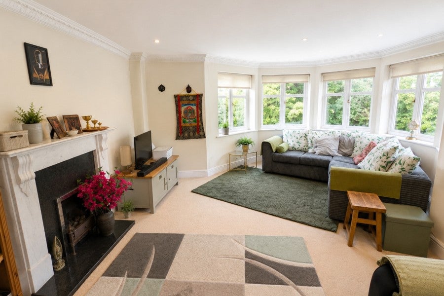 Flat St John's Lodge in Woking