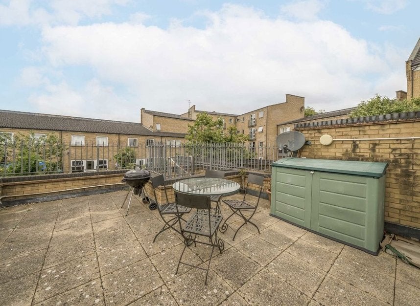 House Kelly Avenue in Greater London