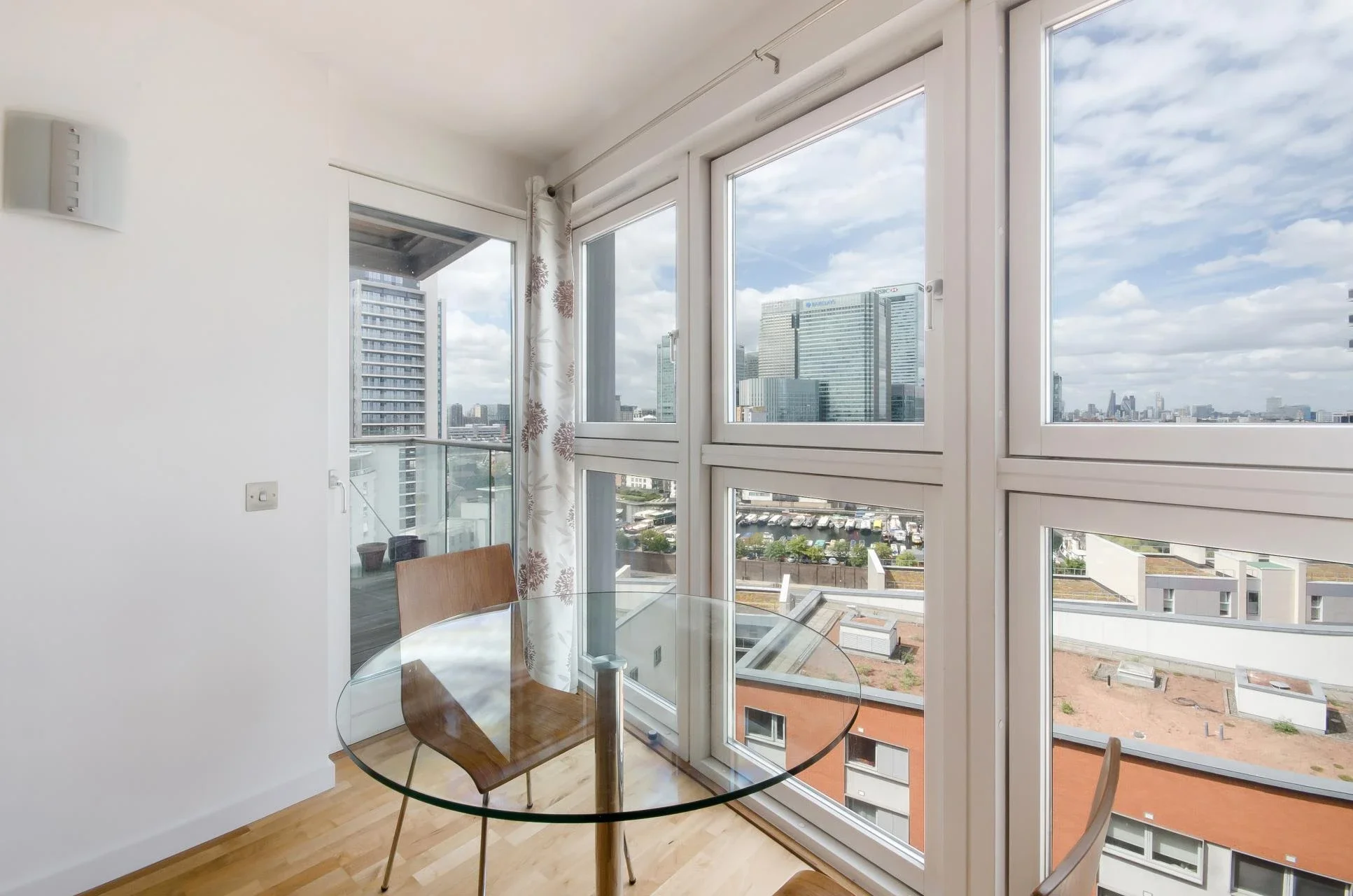 Flat Fairmont Avenue in Greater London