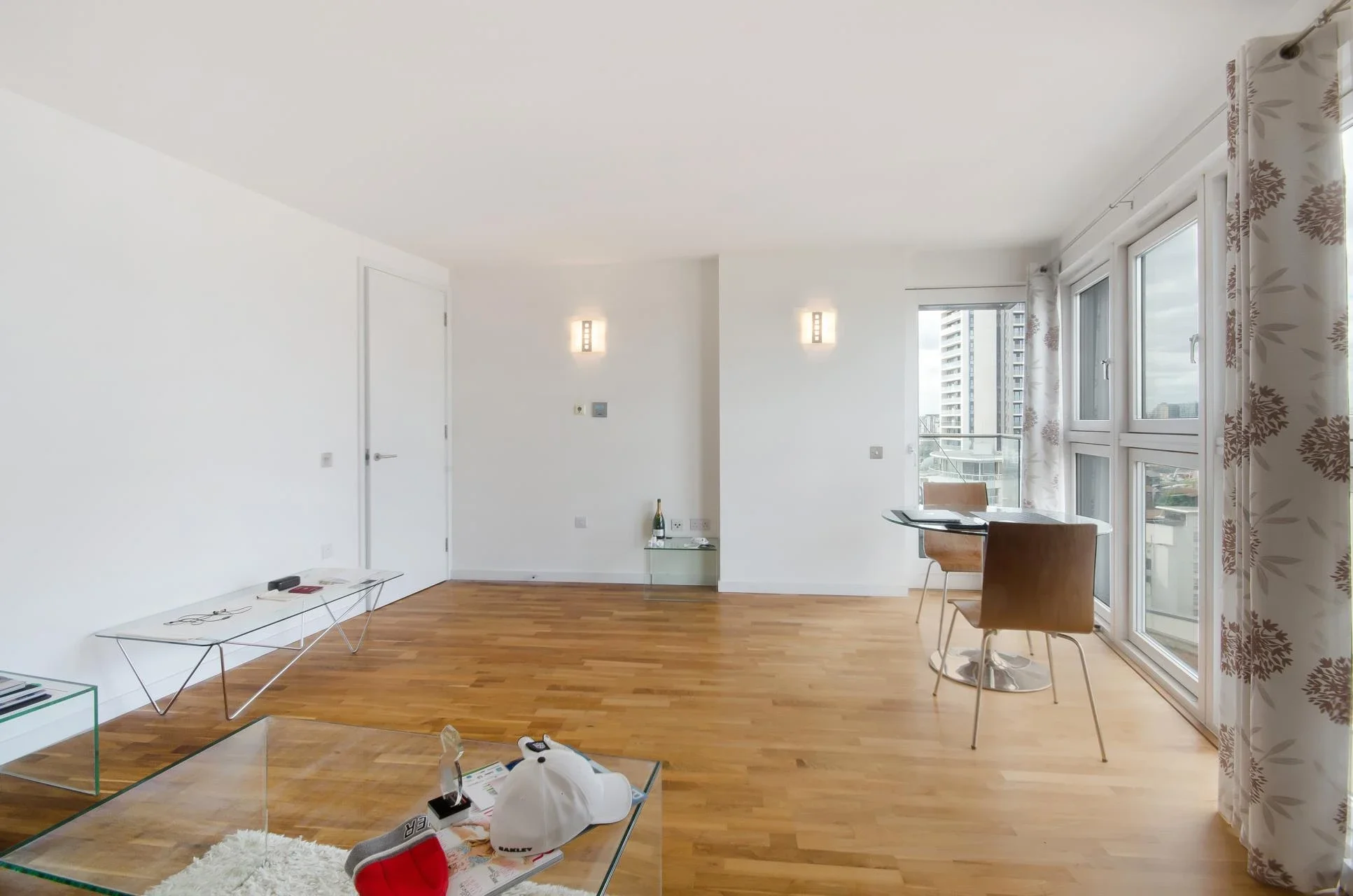 Flat Fairmont Avenue in Greater London