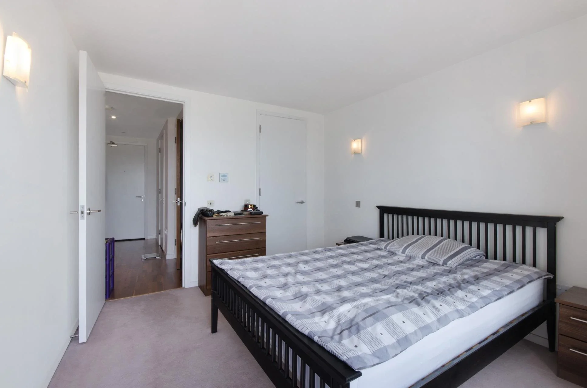 Flat Fairmont Avenue in Greater London