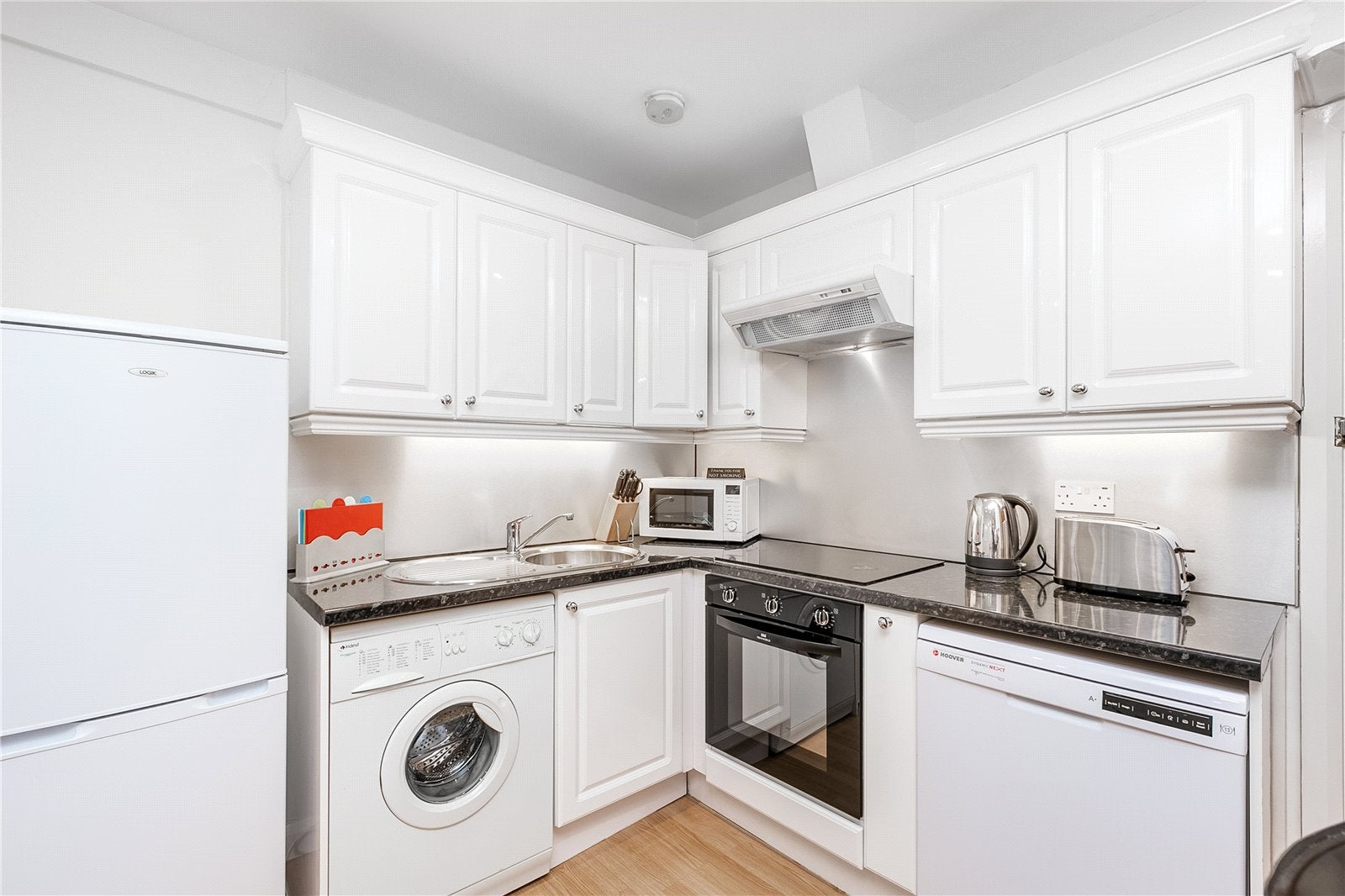 Flat Sloane Avenue in Greater London