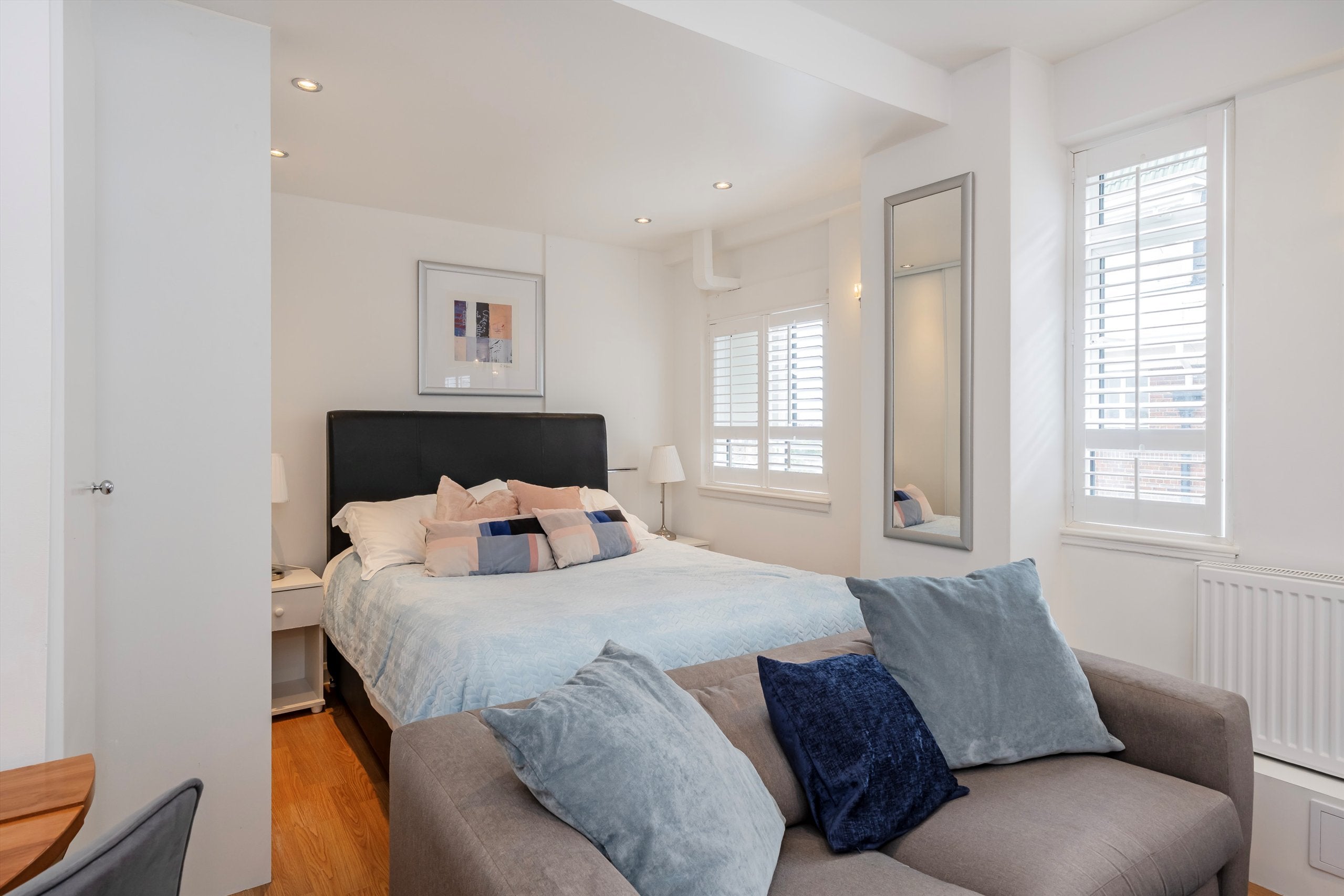 Flat Sloane Avenue in Greater London