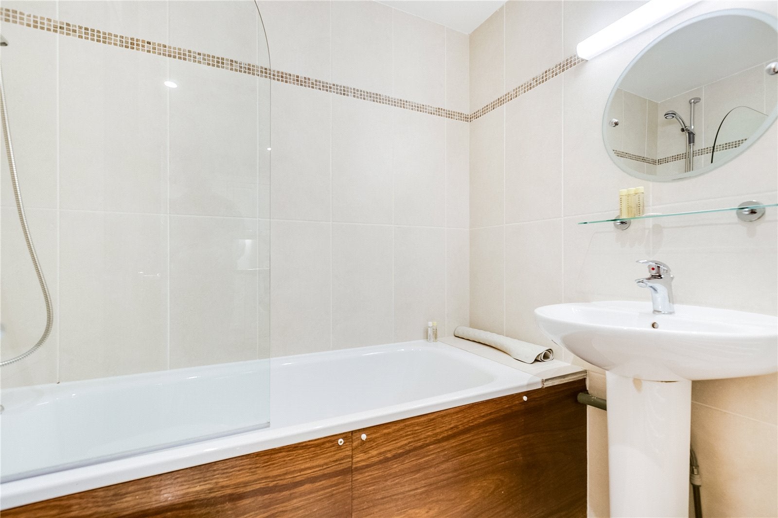 Flat Sloane Avenue in Greater London