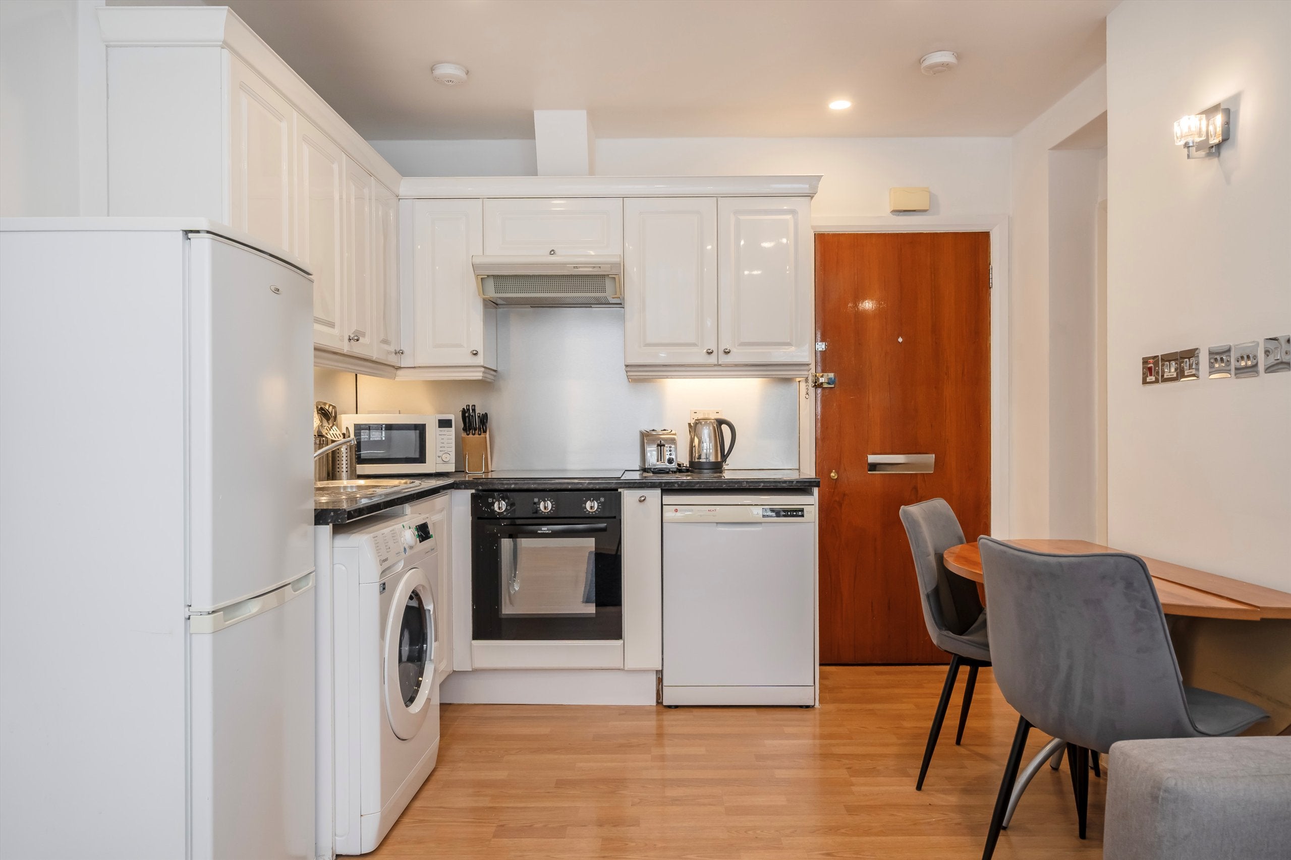 Flat Sloane Avenue in Greater London
