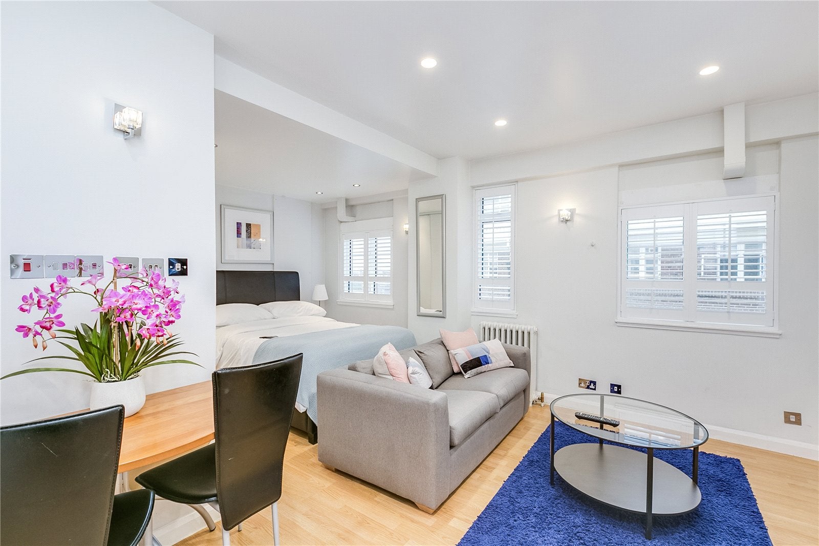 Flat Sloane Avenue in Greater London