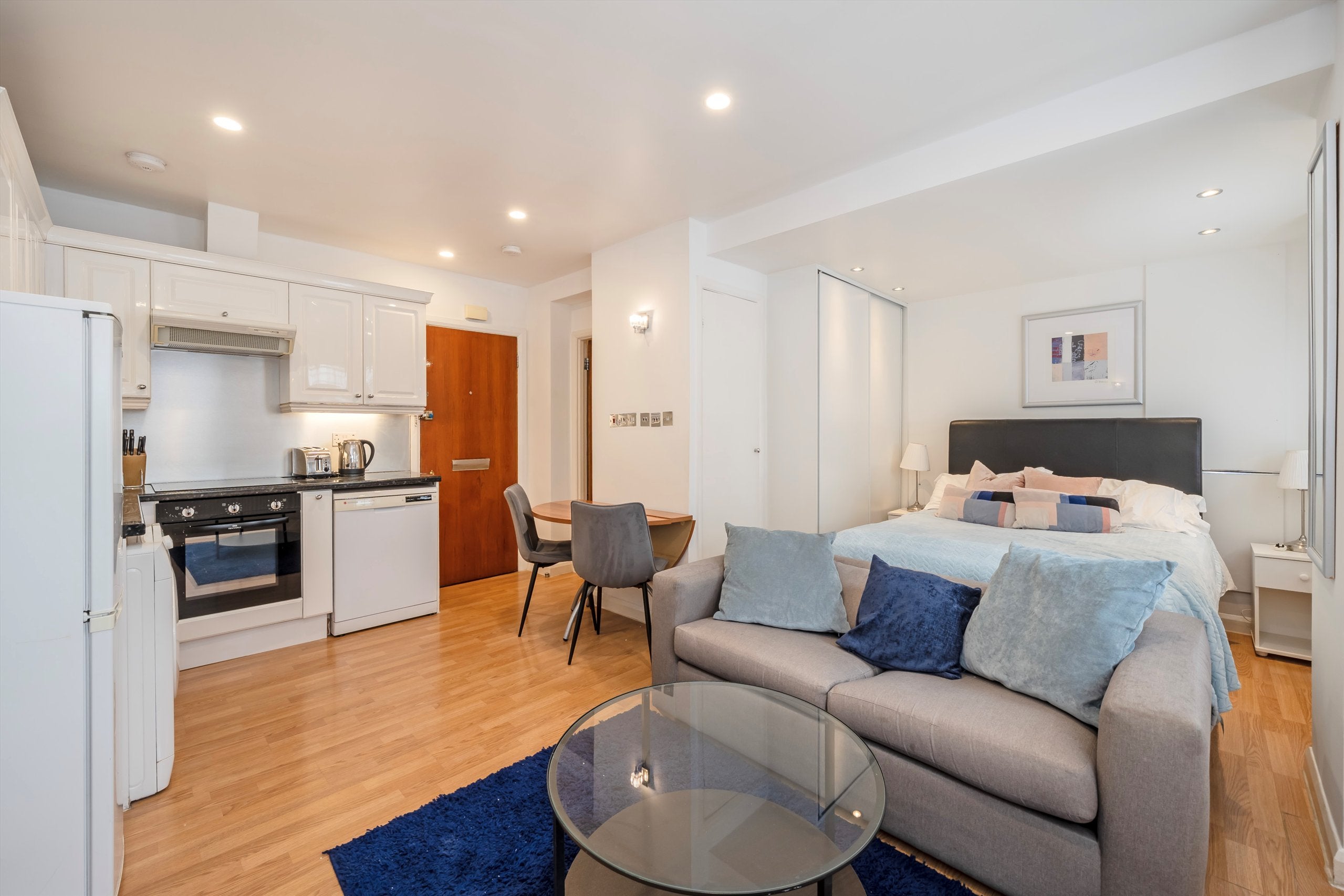 Flat Sloane Avenue in Greater London