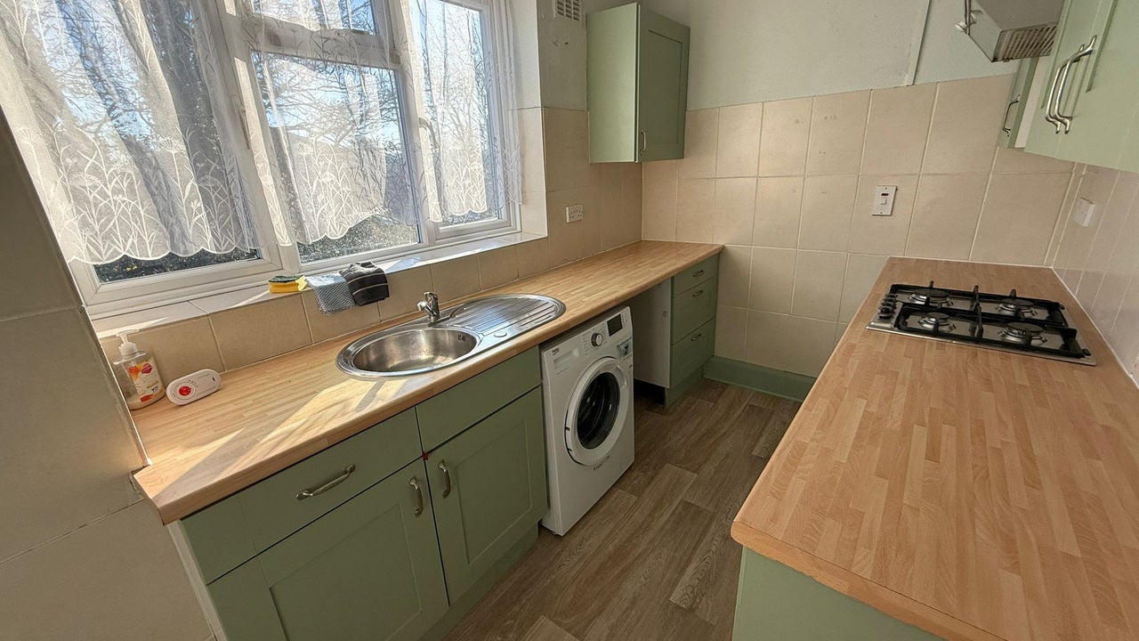 Flat The Shires in Luton