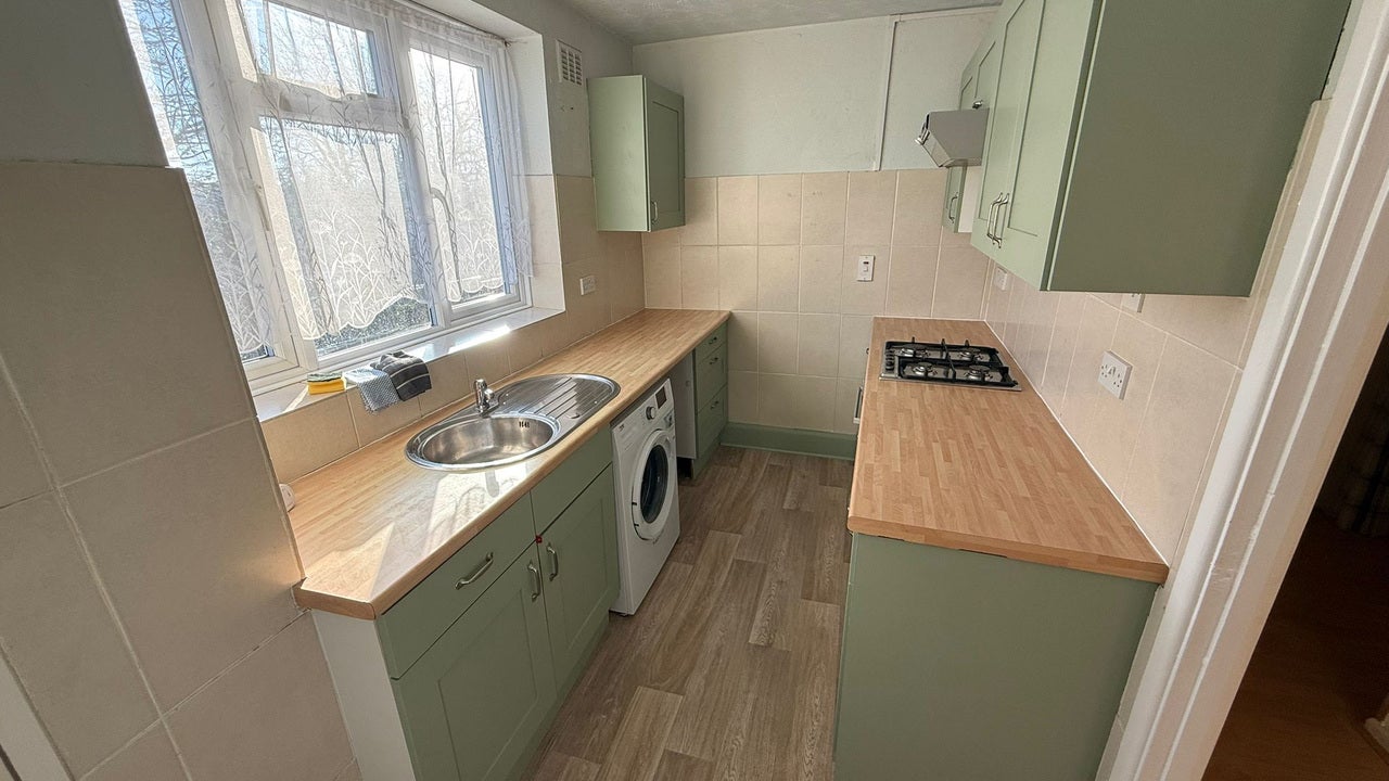 Flat The Shires in Luton