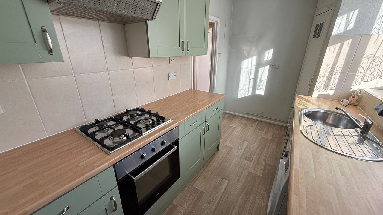 Flat The Shires in Luton