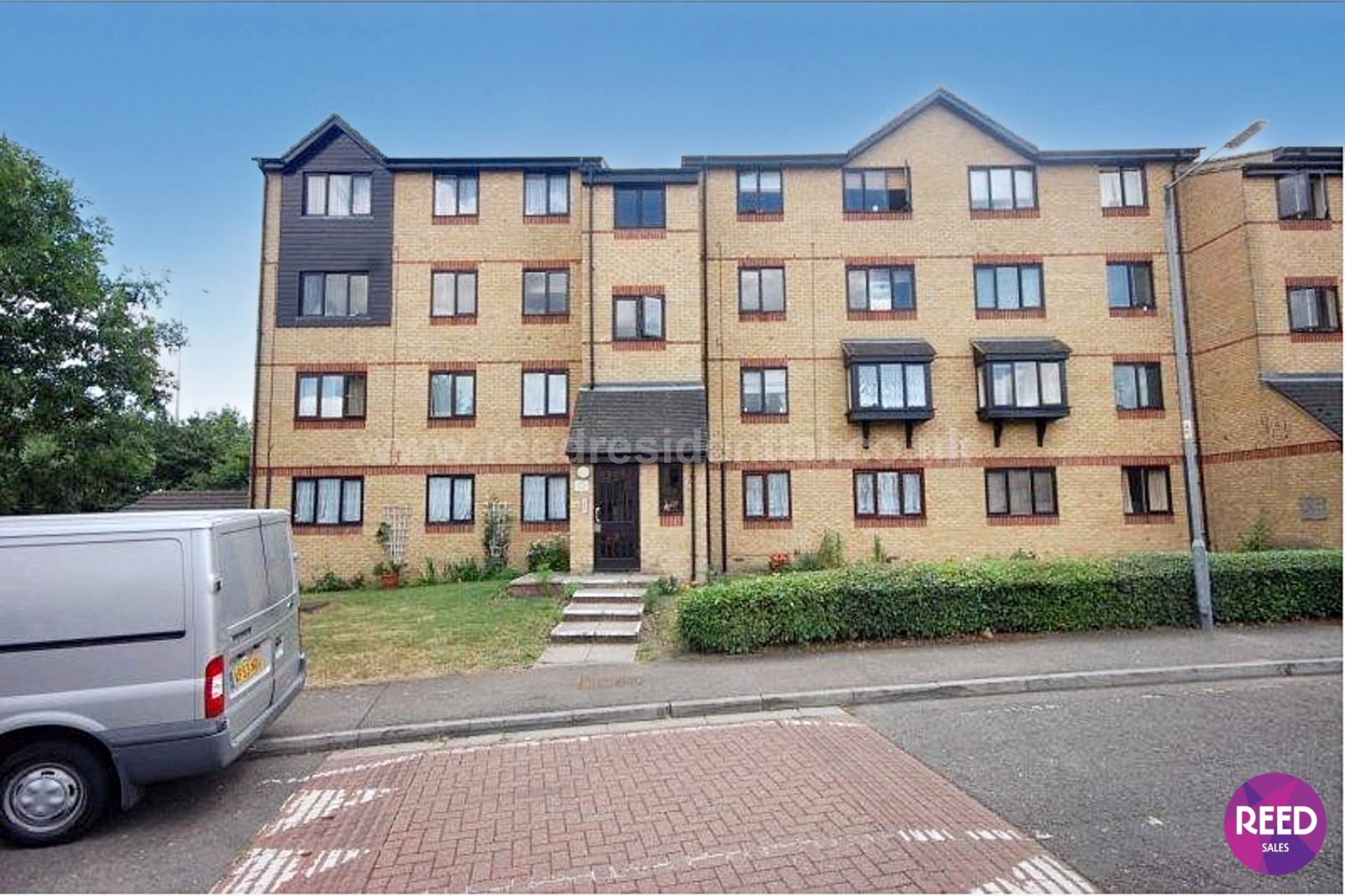 Flat Chestnut Road in Basildon