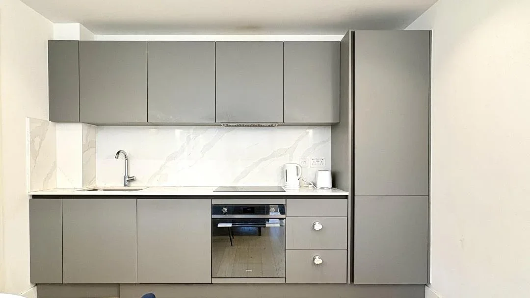 Flat Harlequin Avenue in Greater London